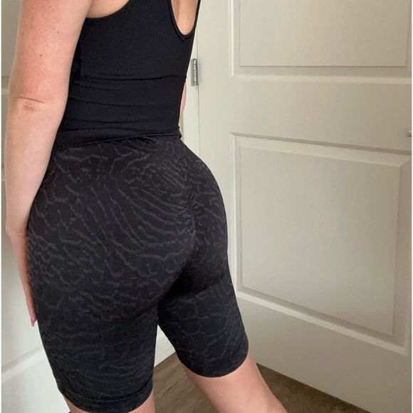 Gymshark Biker Shorts - Picture 2 of 2